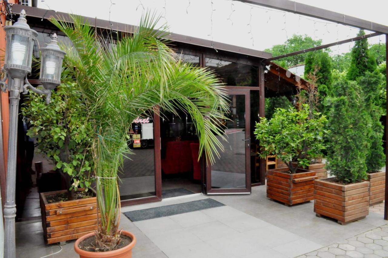 Hotel Andrei Cimpia Turzii Exterior photo