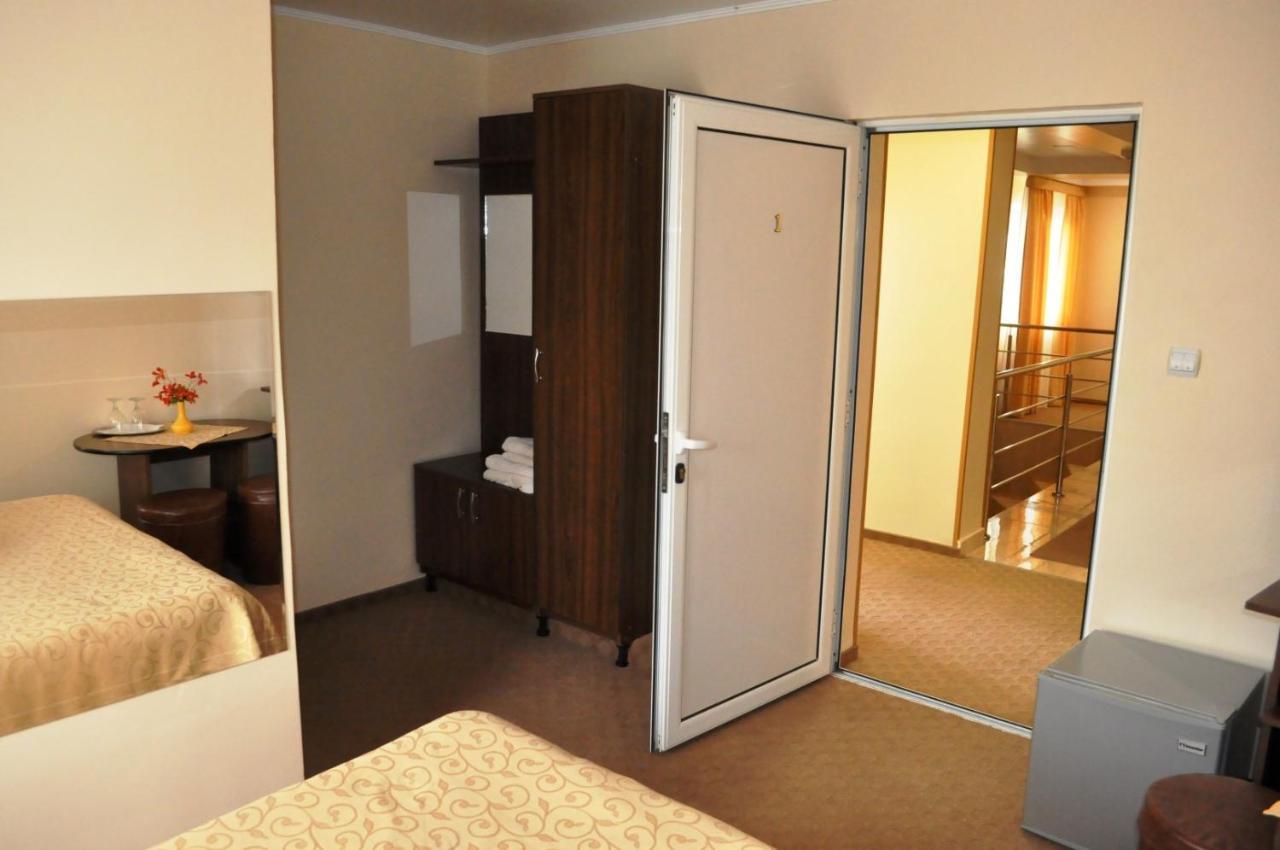 Hotel Andrei Cimpia Turzii Exterior photo